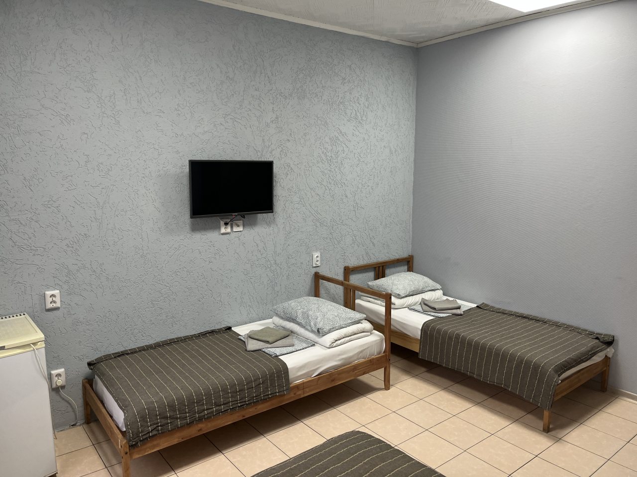 Стандартный четырехместный номер с ванной комнатой