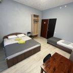 Стандартный трехместный номер с ванной комнатой