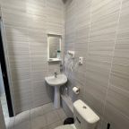 Стандартный трехместный номер с ванной комнатой