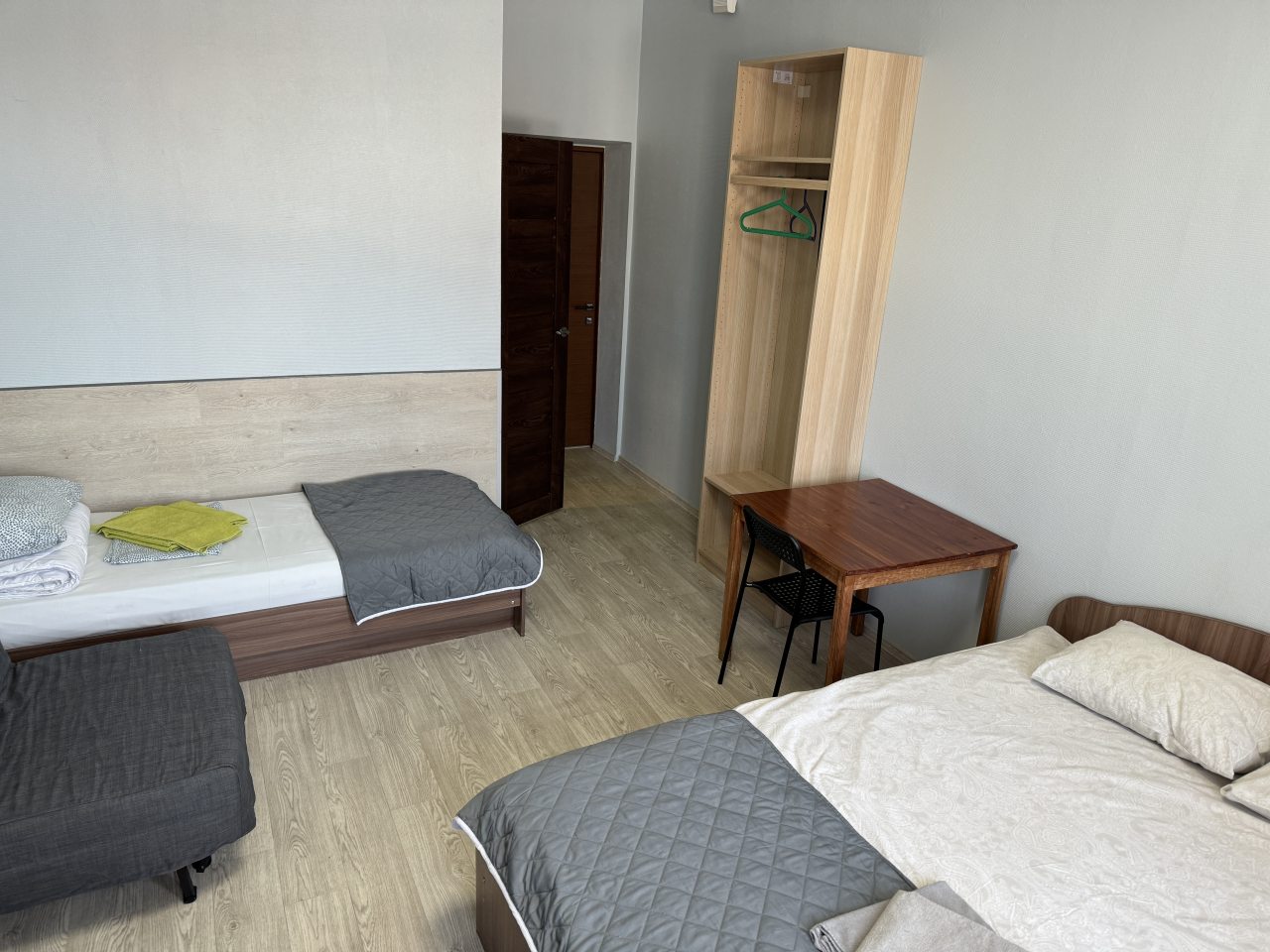 Стандартный трехместный номер с ванной комнатой