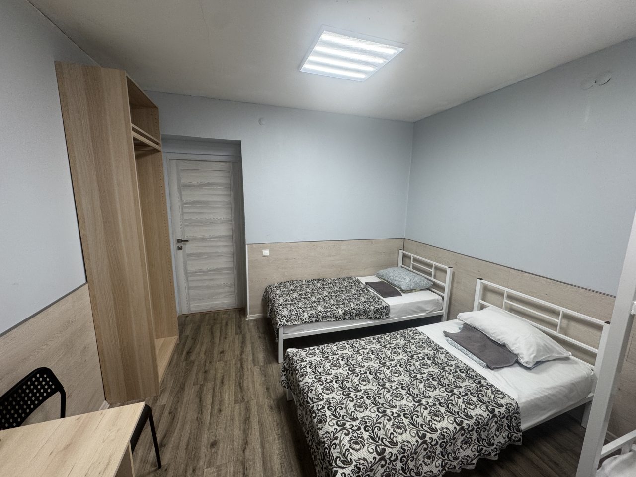 Четырехместный номер с общей ванной комнатой на мансарде