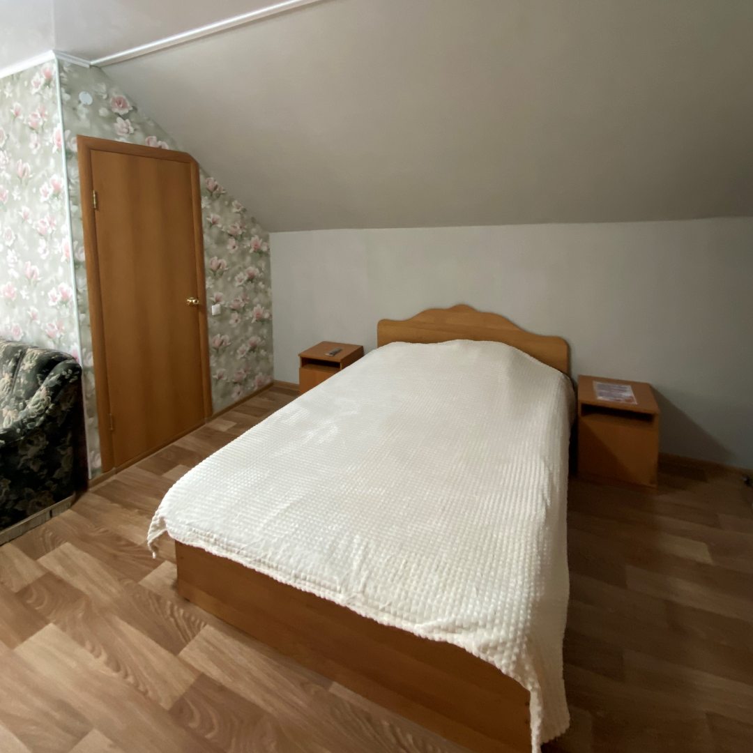 Трёхместный и более (Трехместный улучшенный номер с ванной) гостевого дома Green House, Пляхо, Краснодарский край