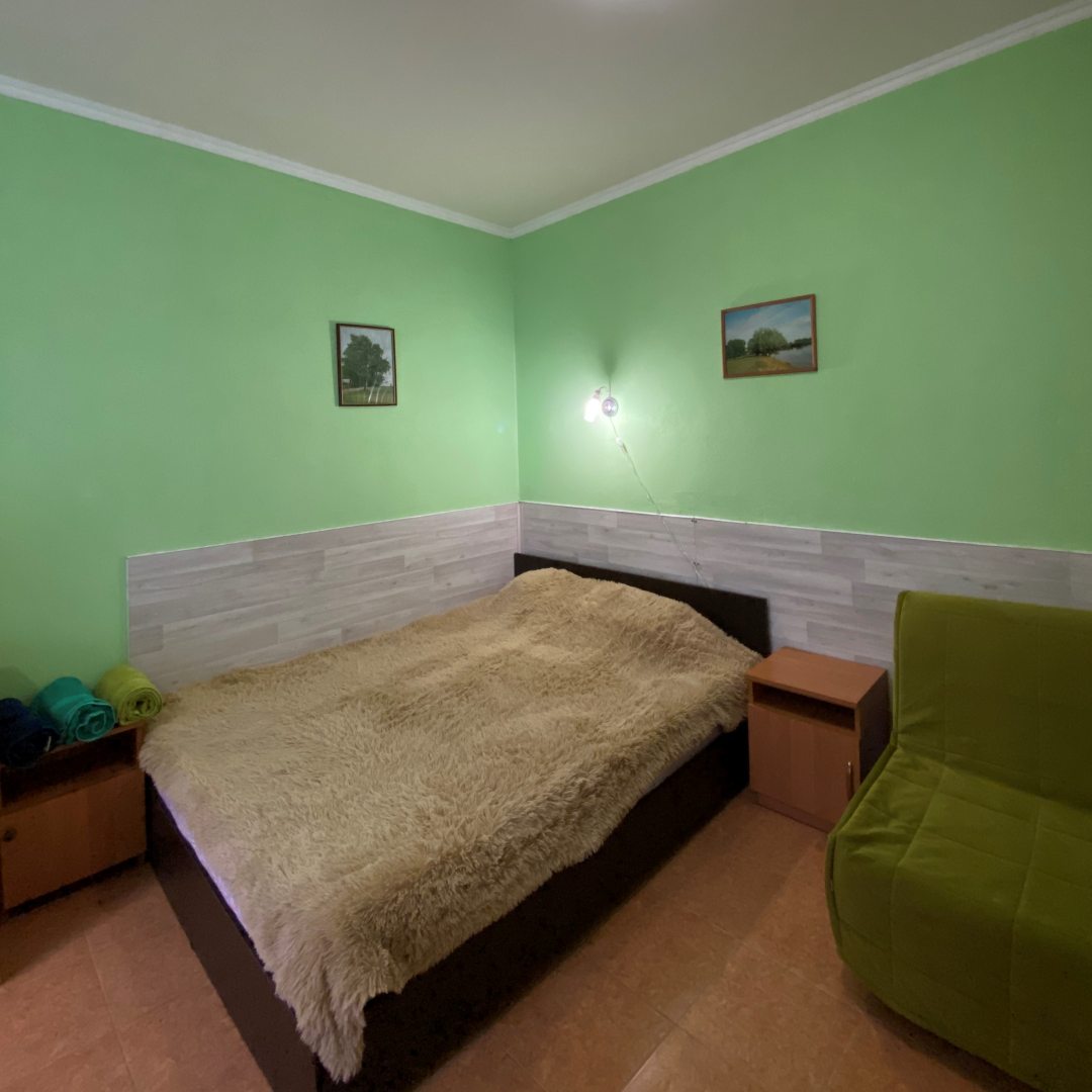 Трёхместный и более (Трехместный улучшенный номер с отдельным входом) гостевого дома Green House, Пляхо, Краснодарский край