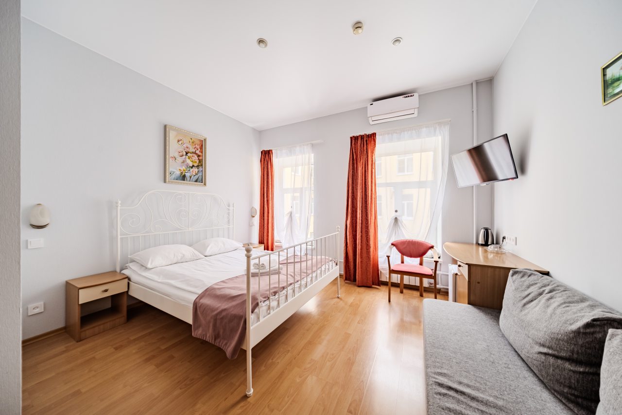 Трехместный (Double Comfort with Sofa) отеля Октавиана, Санкт-Петербург