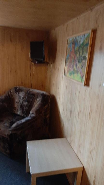 Двухместный (Двухместный номер с двуспальной кроватью и дополнительной кроватью) гостевого дома Манжерок