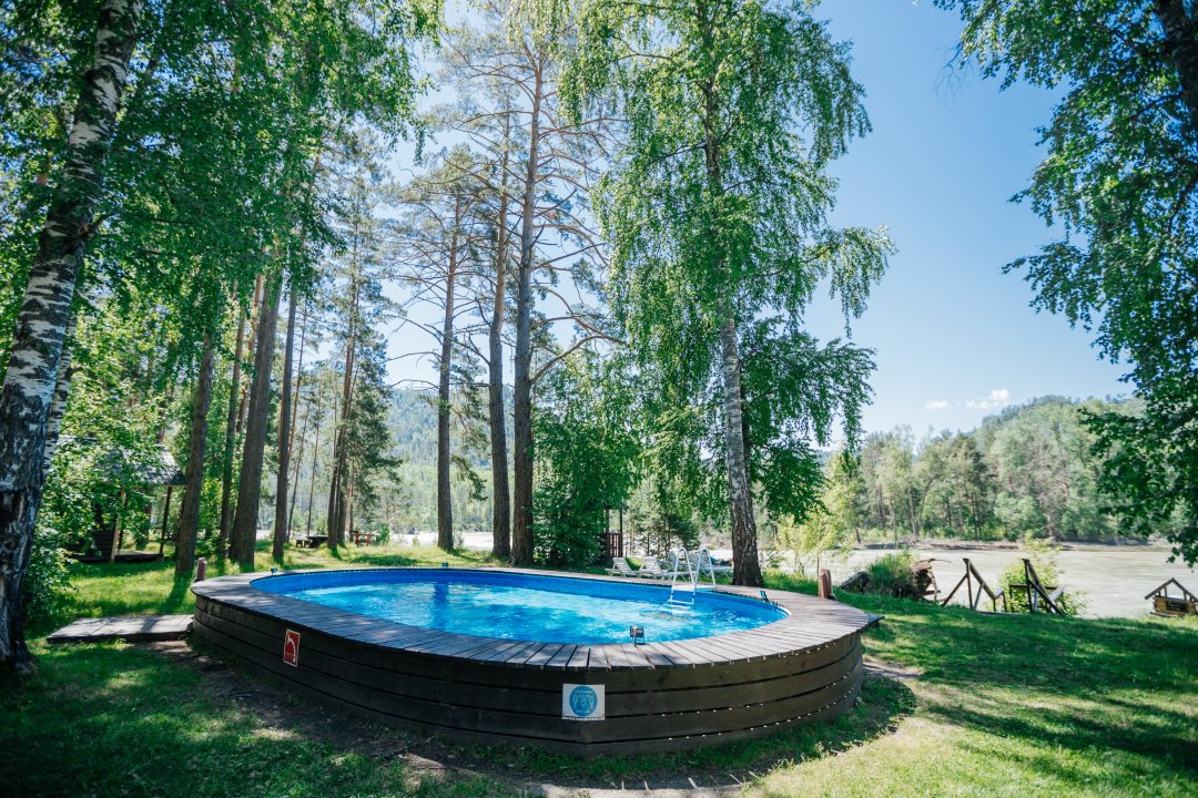 Открытый бассейн (работает по сезонам), База отдыха Любава