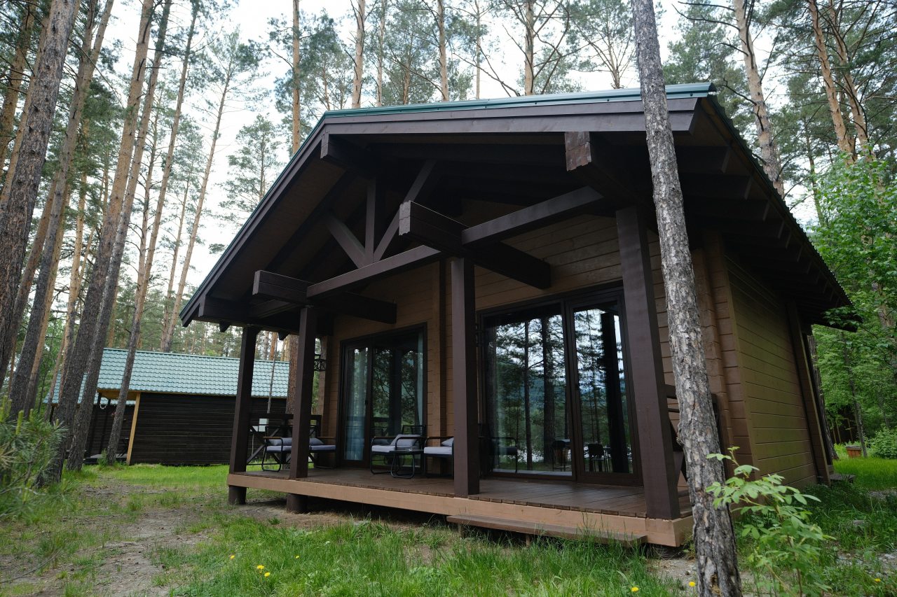 Люкс (Шале), Отель Любава