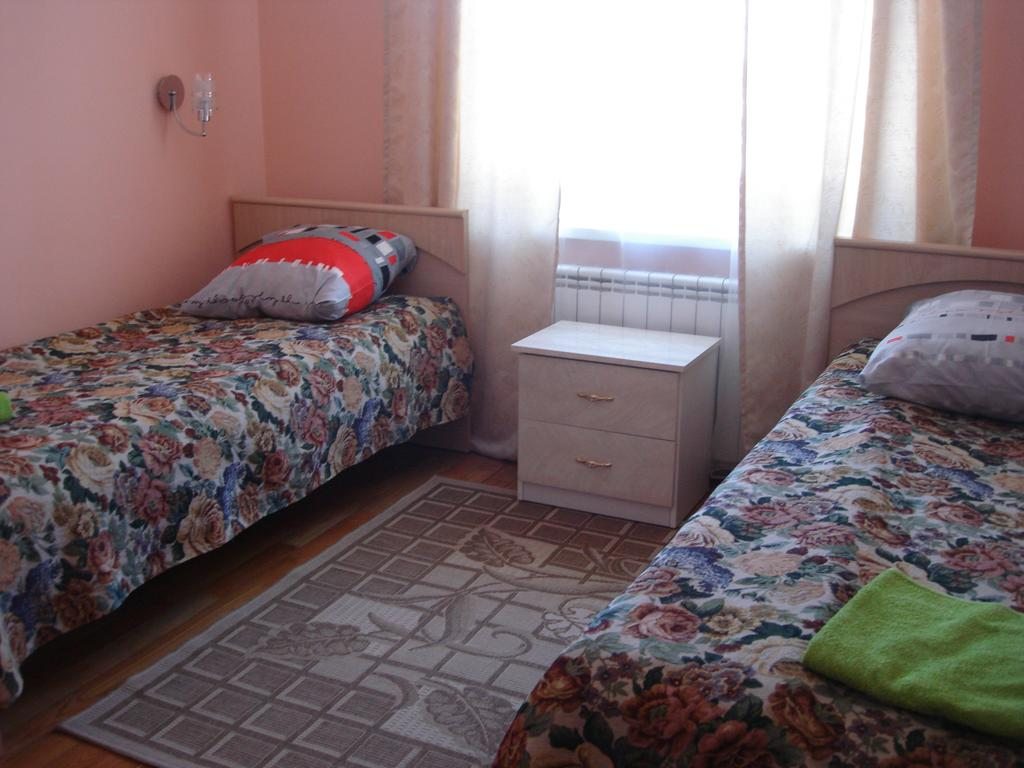 Двухместный (Стандартный двухместный номер с 2 отдельными кроватями) гостевого дома Дом на Береговой, Манжерок