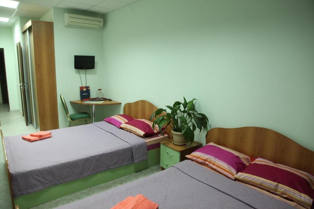 Номер (Двуспальная кровать в общем номере с 2 кроватями) отеля Стара Загора, Самара