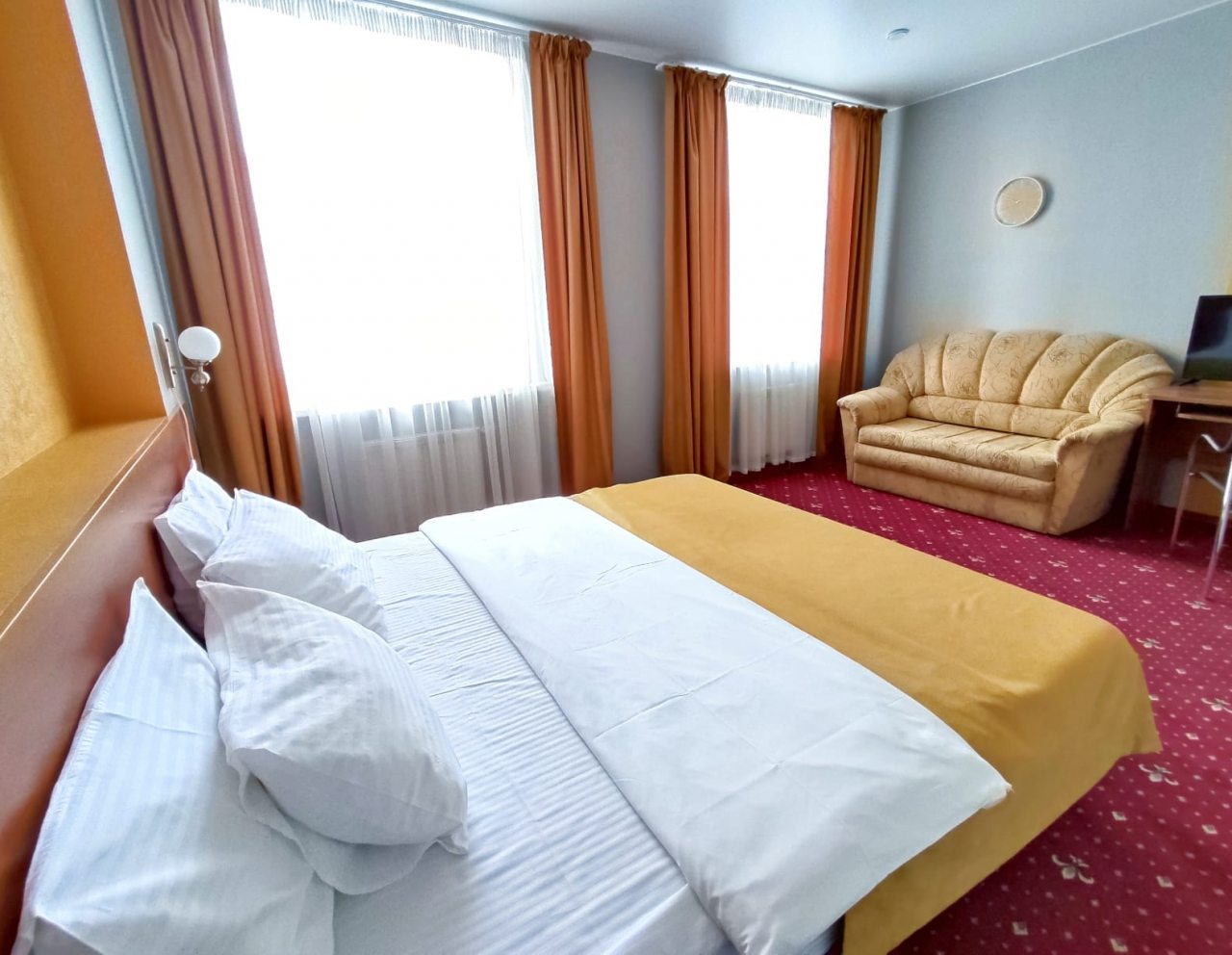 Двухместный (Стандартный номер с одной двуспальной кроватью) отеля Акцент, Санкт-Петербург