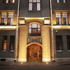 Вход в отель «Ланкастер Корт Отель» 4*, Санкт-Петербург