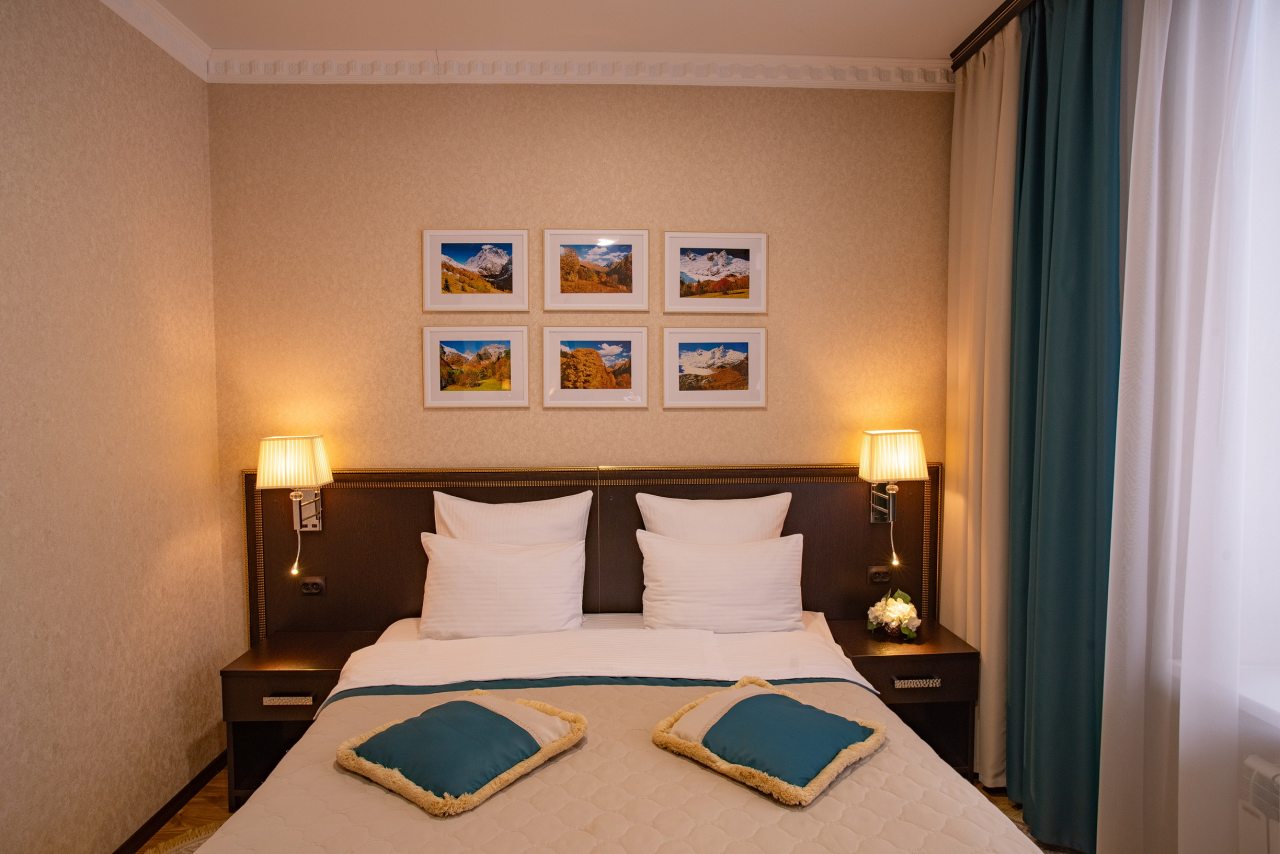 De Luxe (Стандарт с двуспальной кроватью и балконом), Отель ТауРух