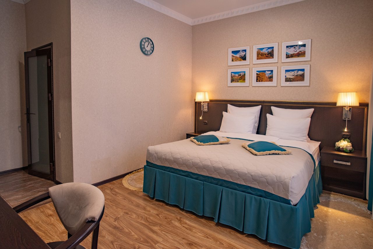 De Luxe (Стандарт с двуспальной кроватью и балконом), Отель ТауРух