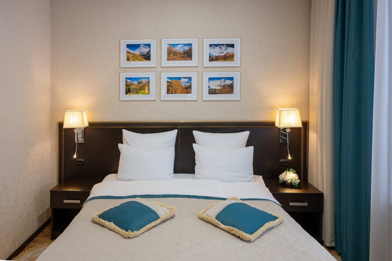 De Luxe (Стандарт с двуспальной кроватью и балконом), Отель ТауРух