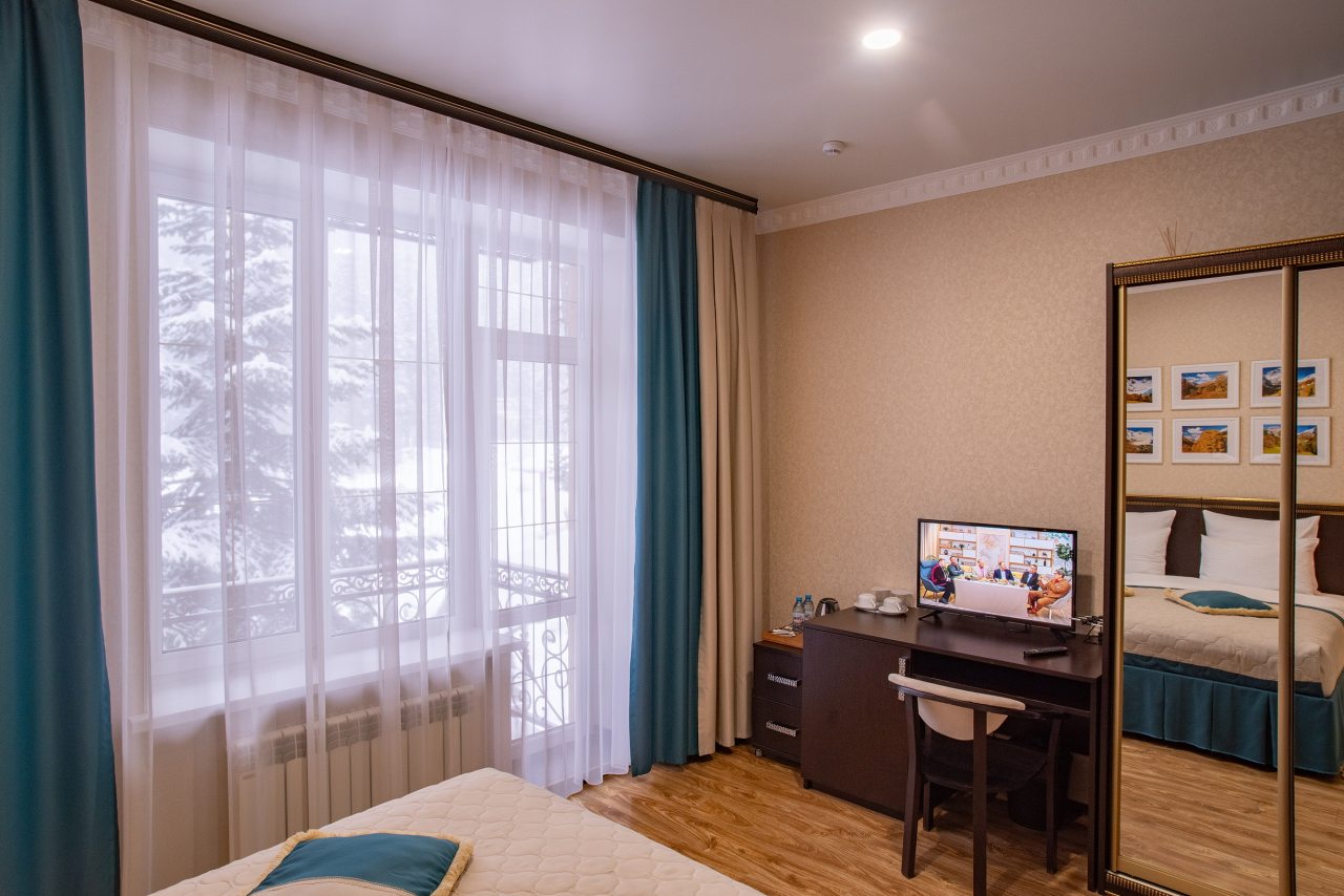 De Luxe (Стандарт с двуспальной кроватью и балконом), Отель ТауРух