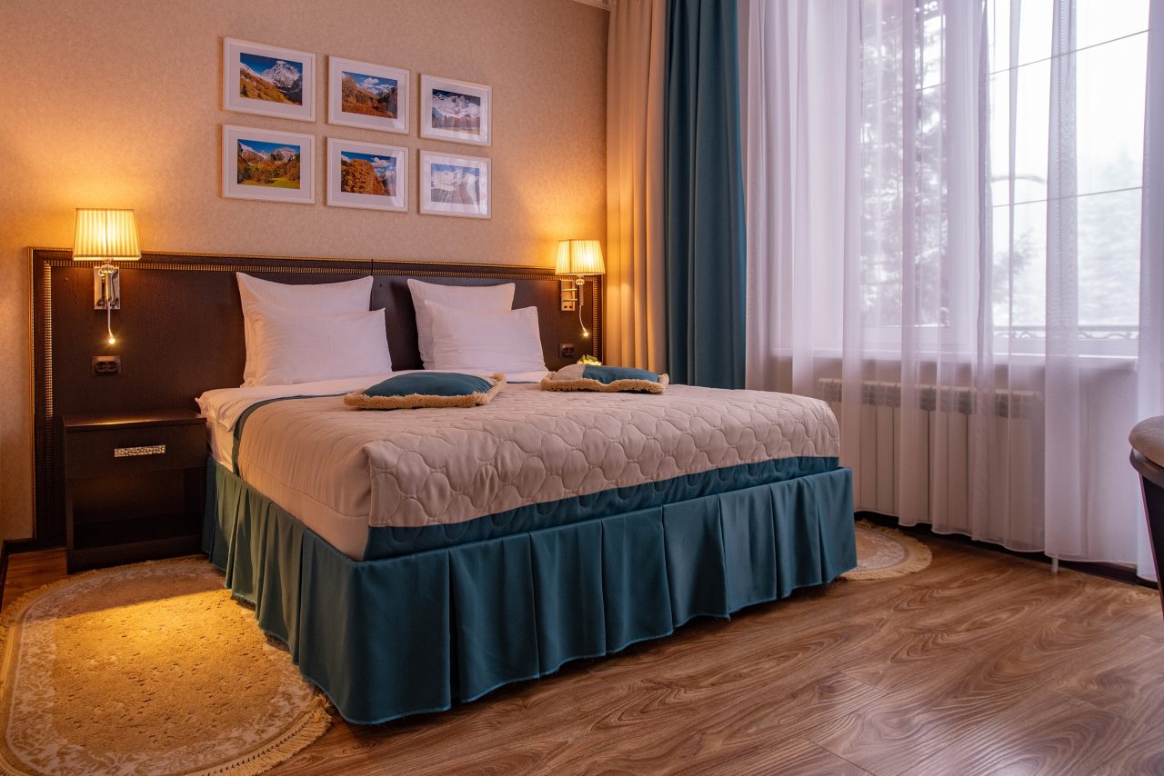 Стандарт с балконом и двуспальной кроватью