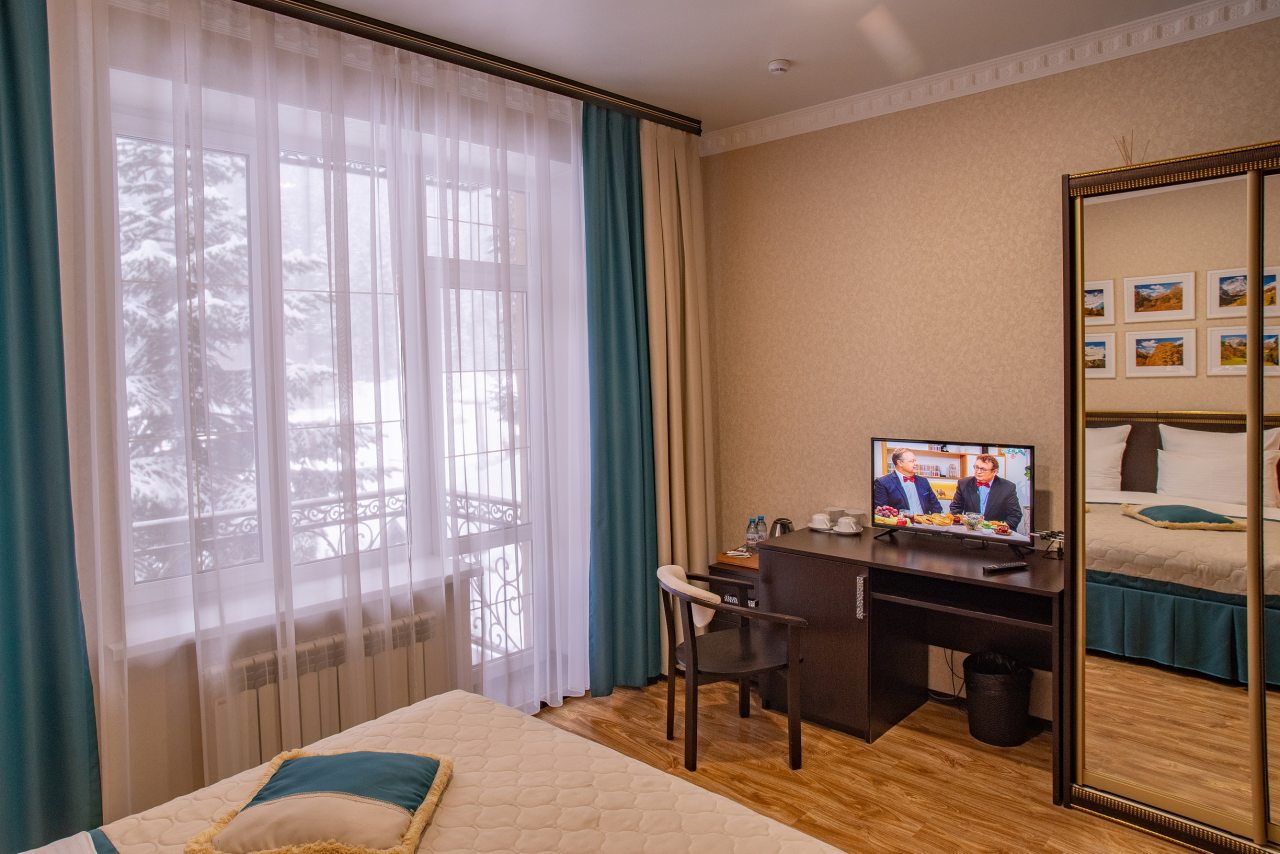 De Luxe (Стандарт с двуспальной кроватью и балконом), Отель ТауРух