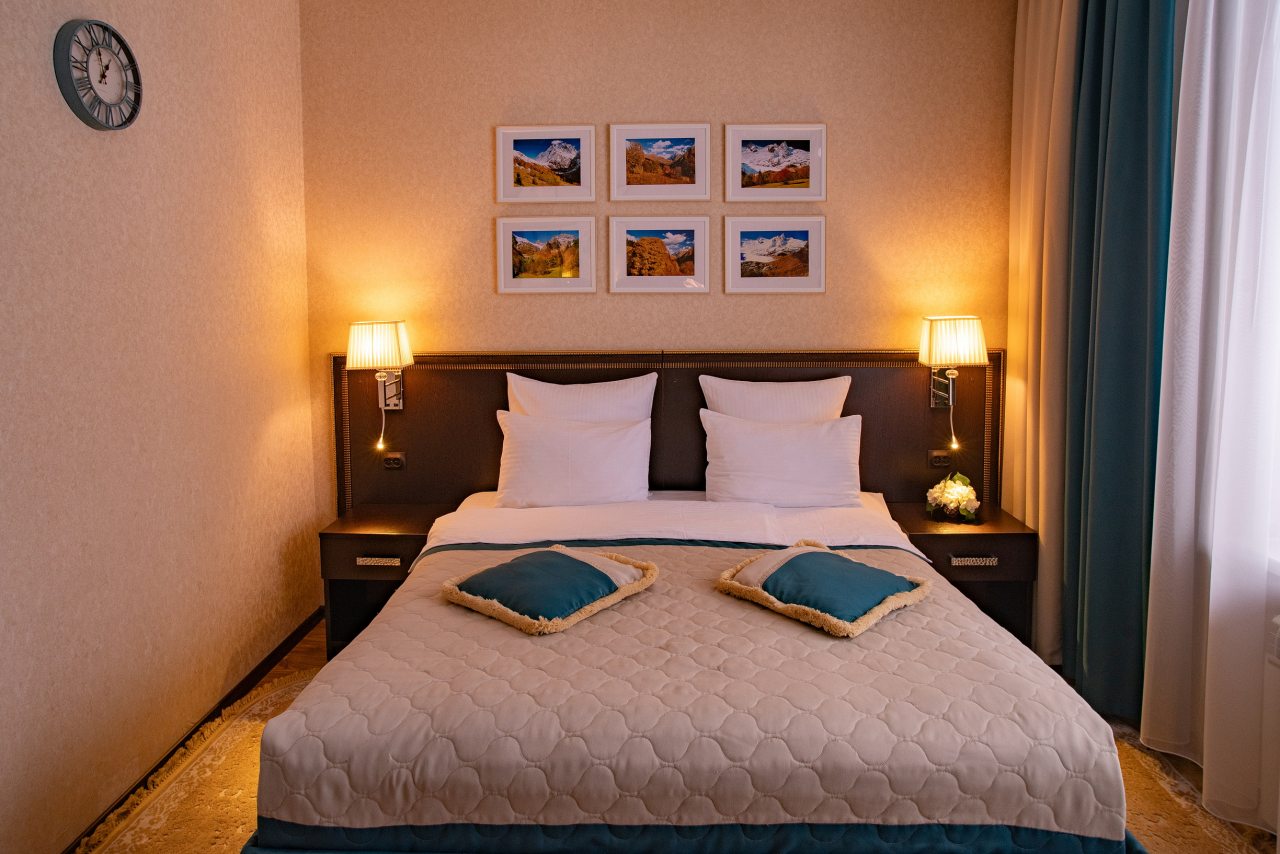 De Luxe (Стандарт с двуспальной кроватью и балконом), Отель ТауРух