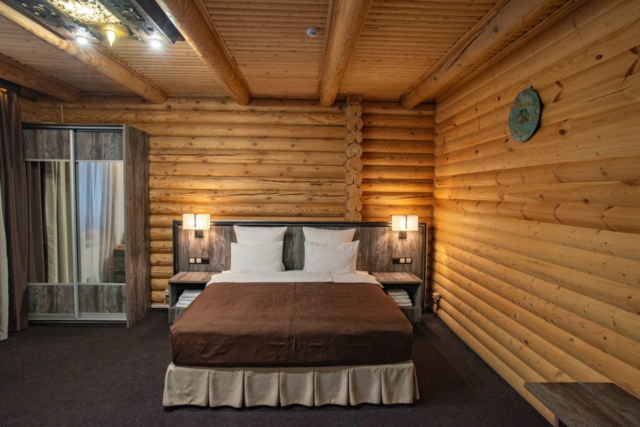 De Luxe (Комфорт, В срубе, С кроватью размера 