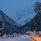 Качели, Отель ТауРух