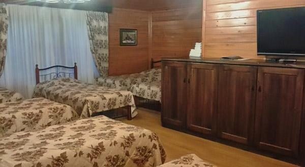 Номер (Кровать в общем номере для мужчин и женщин с 8 кроватями) гостевого дома Куршавель, Гуамка