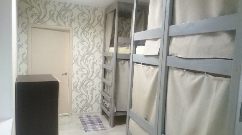 Кровати в общем восьмиместном номере для мужчин и женщин. Хостелы Рус-Иркутск на Марата