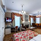 Полулюкс (NEO), Отель Cronwell Inn Стремянная