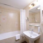 Полулюкс (NEO), Отель Cronwell Inn Стремянная