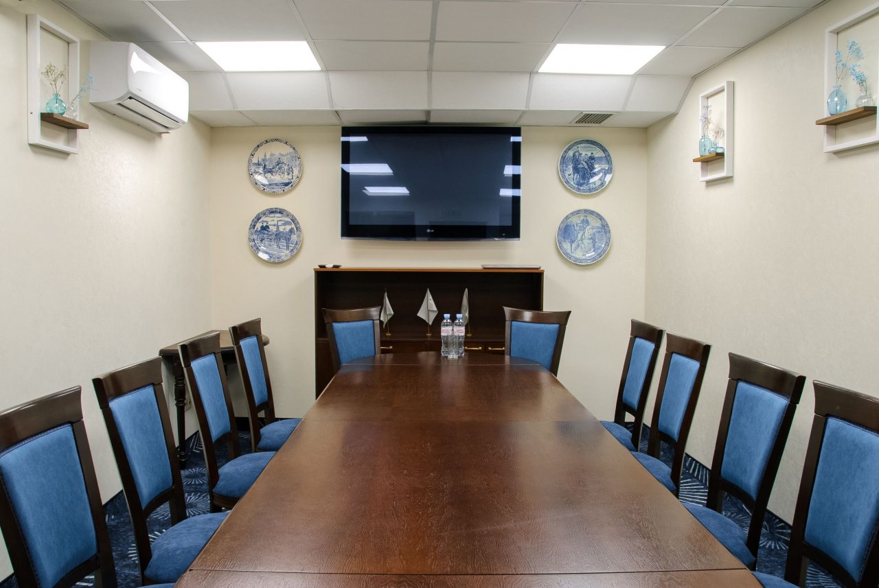 Комната переговоров, Отель Cronwell Inn Стремянная