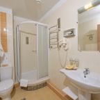 номер 15 м², двуспальной кроватью 160х200, ванна/душ