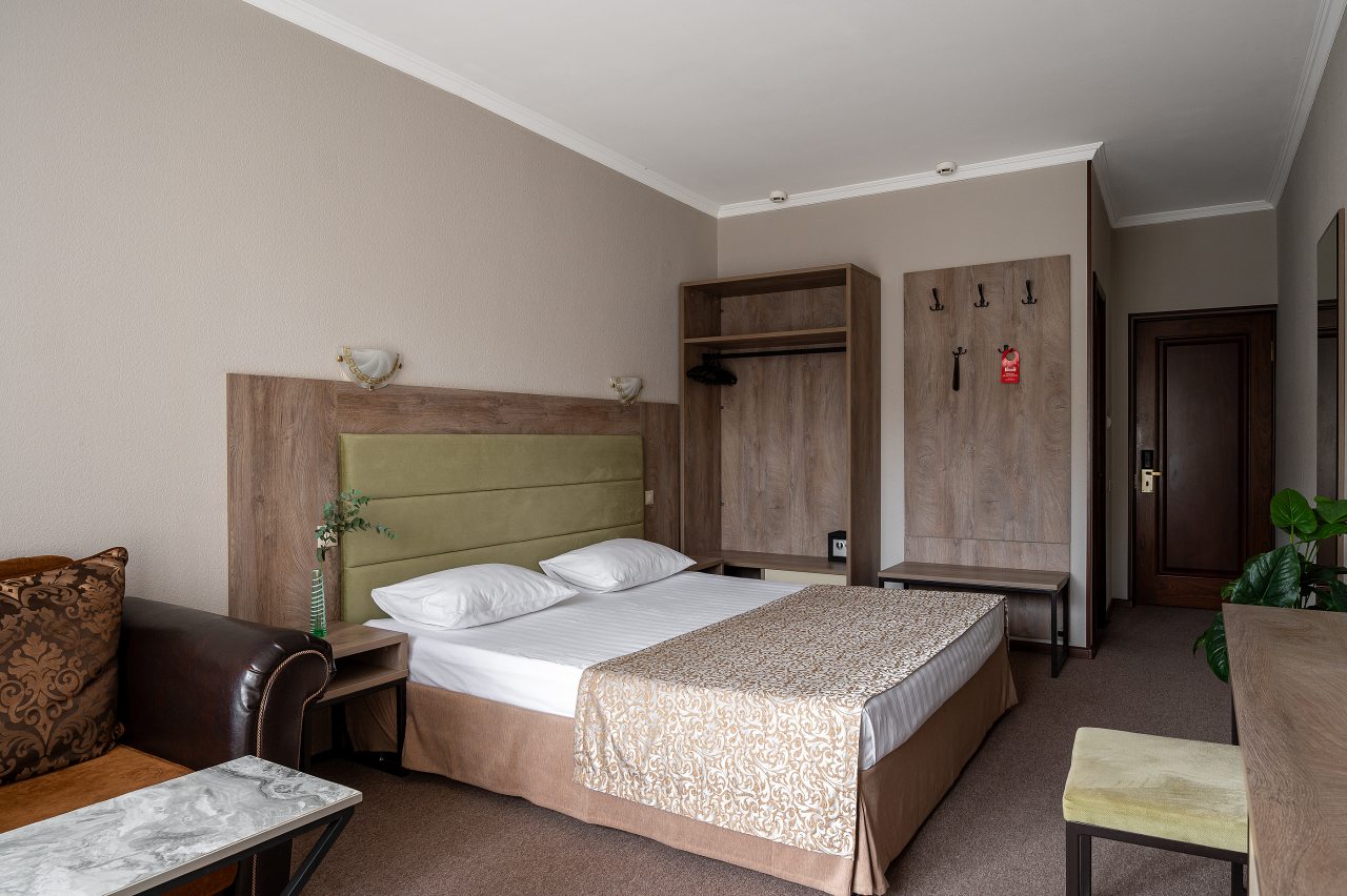 Студио, Гостиница Гала-Альпик