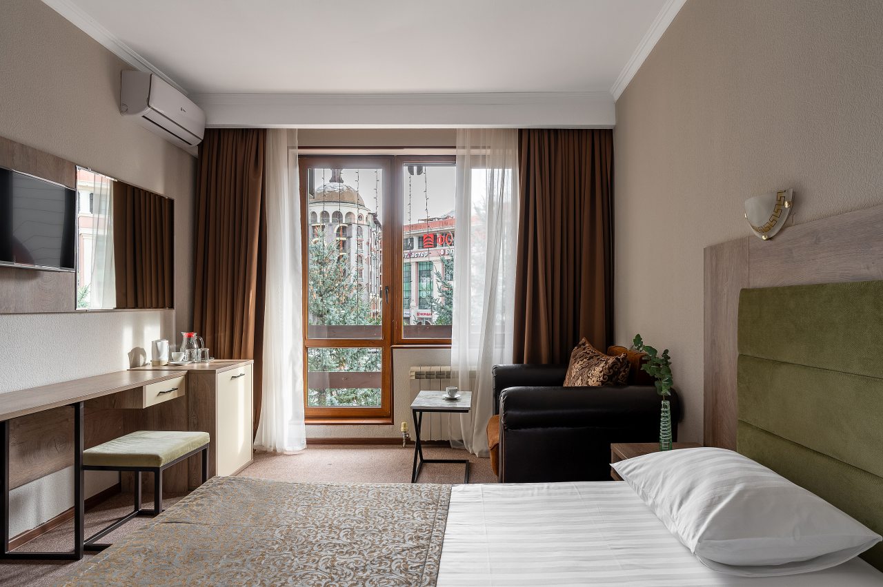 Студио, Гостиница Гала-Альпик