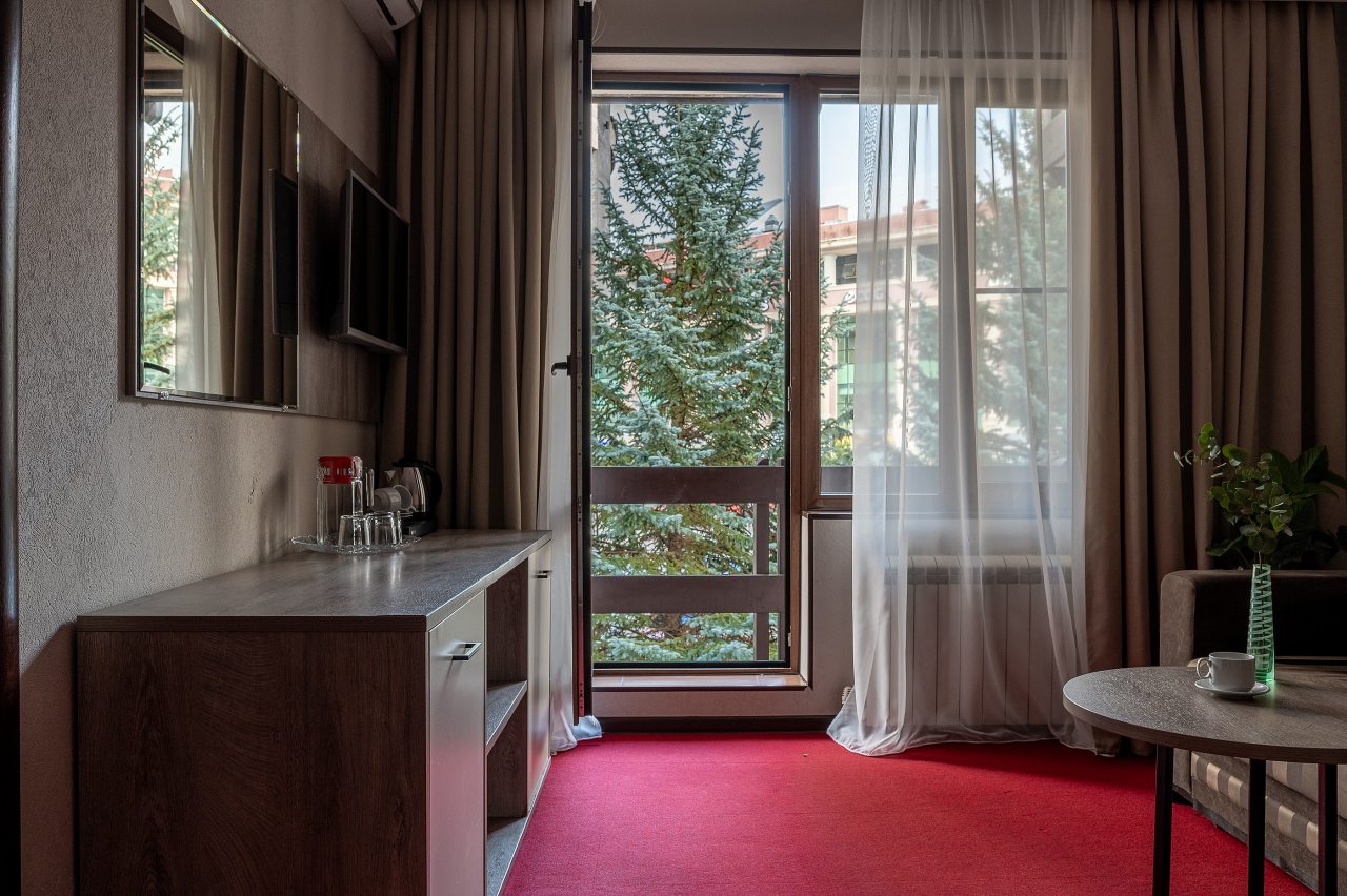 Люкс, Гостиница Гала-Альпик