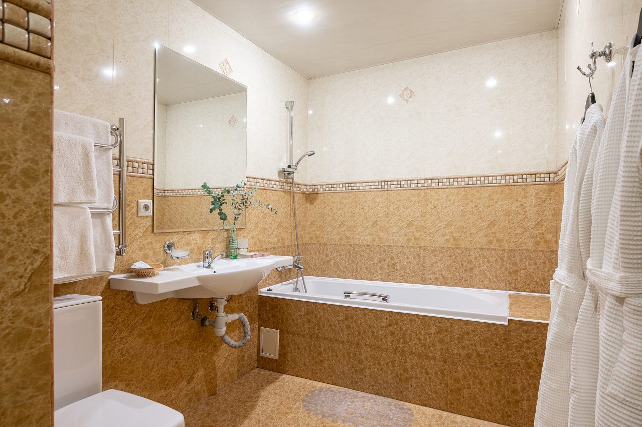 De Luxe, Гостиница Гала-Альпик