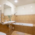 De Luxe, Гостиница Гала-Альпик