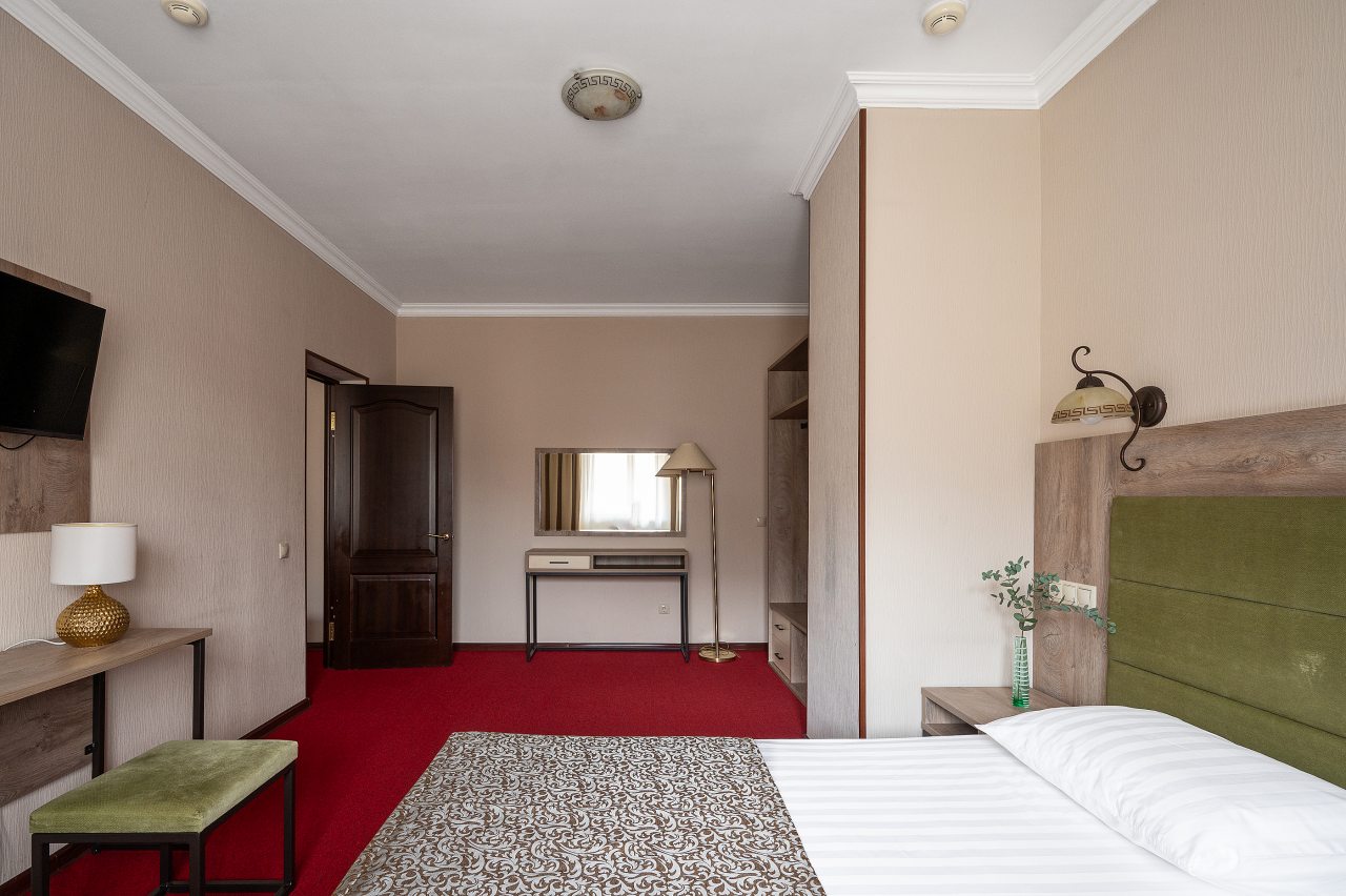 De Luxe, Гостиница Гала-Альпик