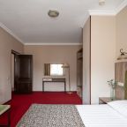 De Luxe, Гостиница Гала-Альпик