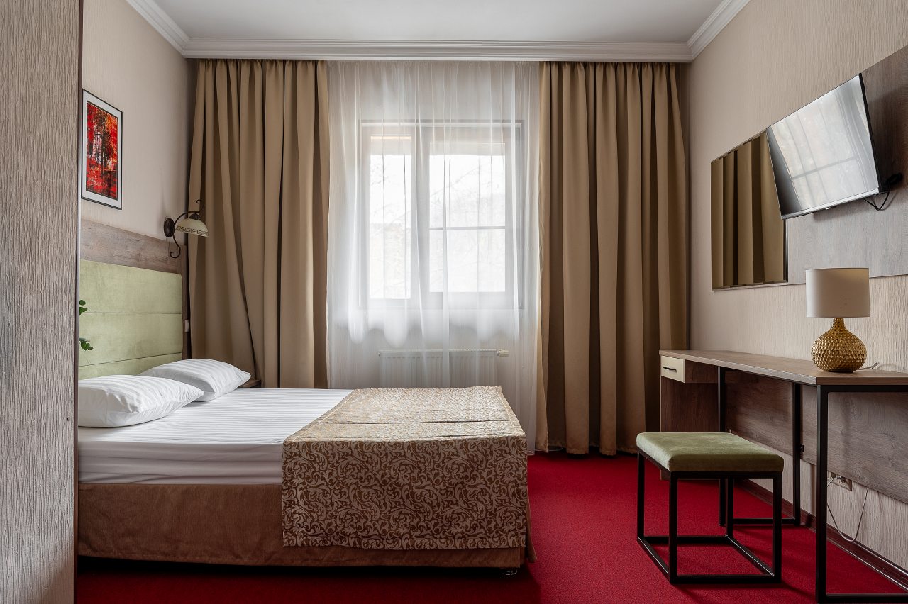 De Luxe, Гостиница Гала-Альпик