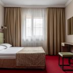 De Luxe, Гостиница Гала-Альпик