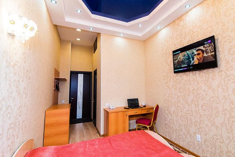 Двухместный (Улучшенный двухместный номер с 2 отдельными кроватями) гостиницы Пятёрочка Люкс, Качканар