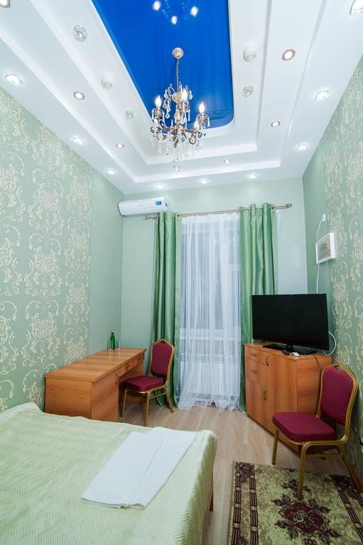 Двухместный (Улучшенный двухместный номер с 2 отдельными кроватями) гостиницы Пятёрочка Люкс, Качканар