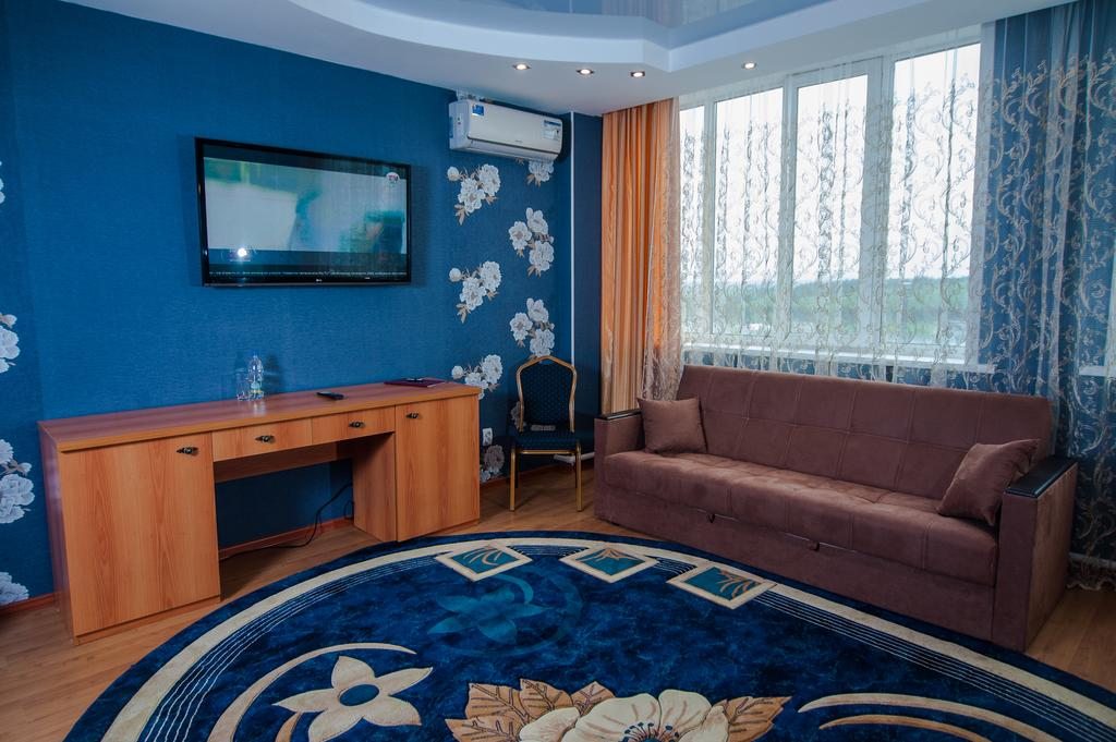 Двухместный (Улучшенный двухместный номер с 1 кроватью) гостиницы Пятёрочка Люкс, Качканар