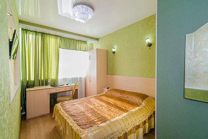 Двухместный (Улучшенный двухместный номер с 1 кроватью) гостиницы Пятёрочка Люкс, Качканар