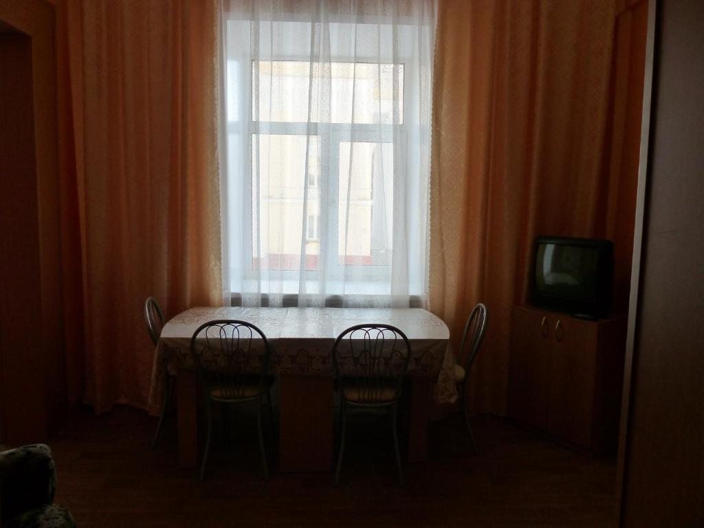 Семейный (Семейный номер с ванной комнатой) гостиницы Центральная, Железногорск (Красноярский край)