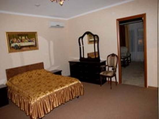 Люкс (2-комнатный с лоджией) отеля Диана, Курск