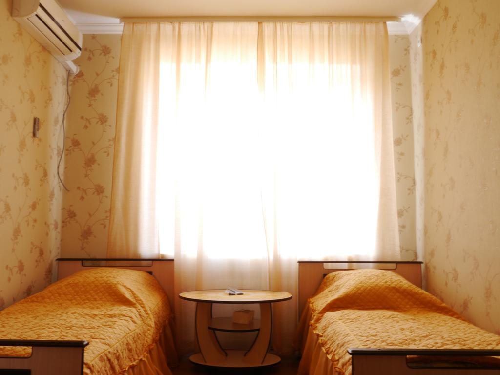 Двухместный (Бюджетный двухместный номер с 2 отдельными кроватями и общей ванной комнатой) отеля 858 км, Миллерово