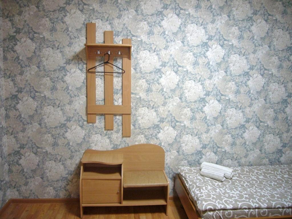 Трехместный (Трехместный номер с общей ванной комнатой) гостиницы Дом Туриста, Миллерово