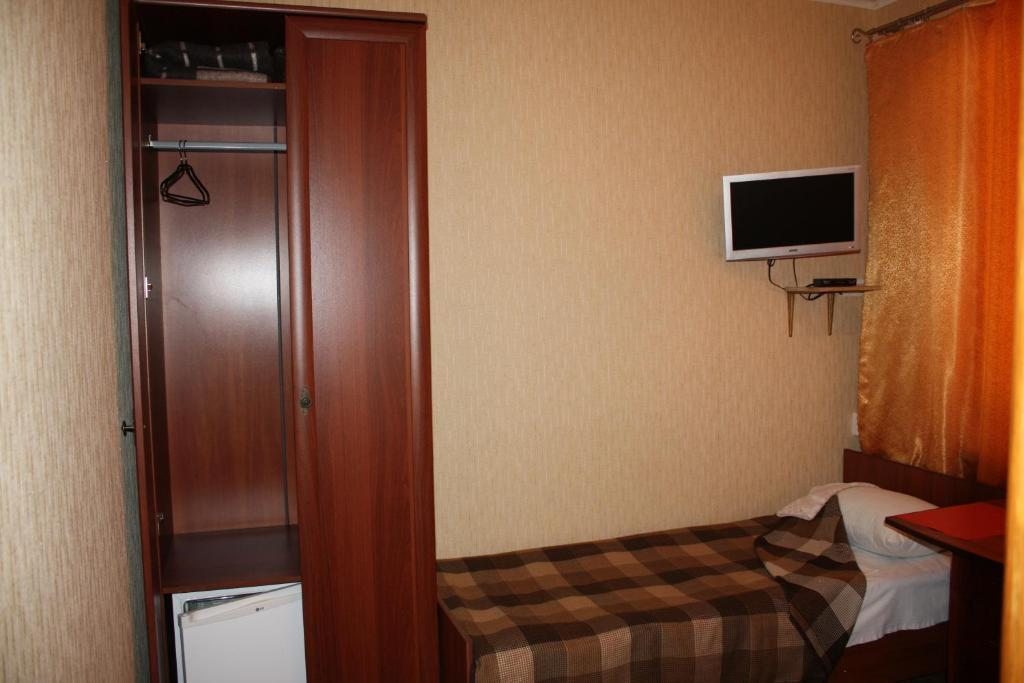 Двухместный (Двухместный номер с 2 отдельными кроватями и общей ванной комнатой) отеля Тольянка, Россошь