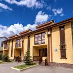 Шале (Шале в горах), Гостевой дом Сердце Поляны