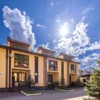 Парковка на территории, Гостевой дом Сердце Поляны